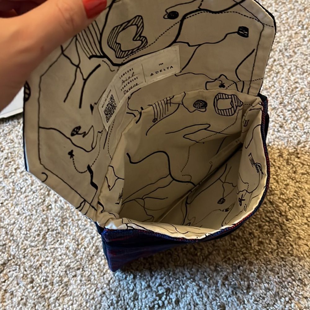 Small Pouch  - Picture 4 of 8